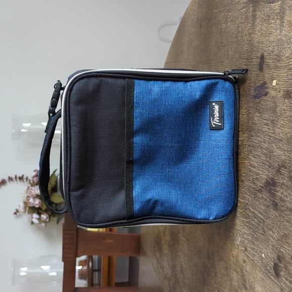 Black and blue lunchbox - Picture 1 of 9